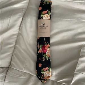 Floral tie